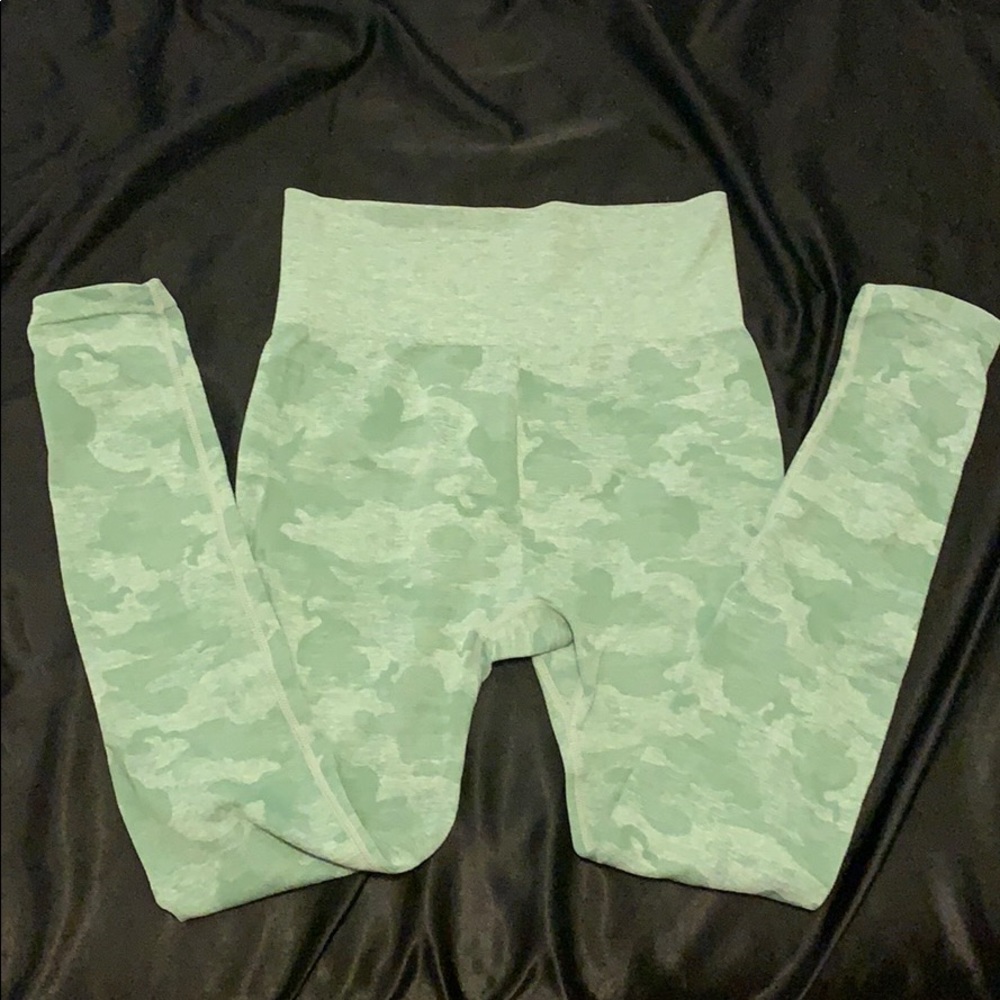 Knockoff Gymshark camo leggings